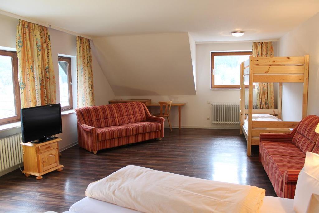 Action Forest Hotel - Kletterwald - Lasertag - Naehe Badeparadies 티티제-노이슈타트 객실 사진